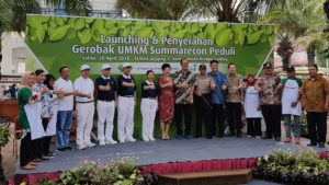 summarecon peduli serahkan gerobak mie untuk umkm