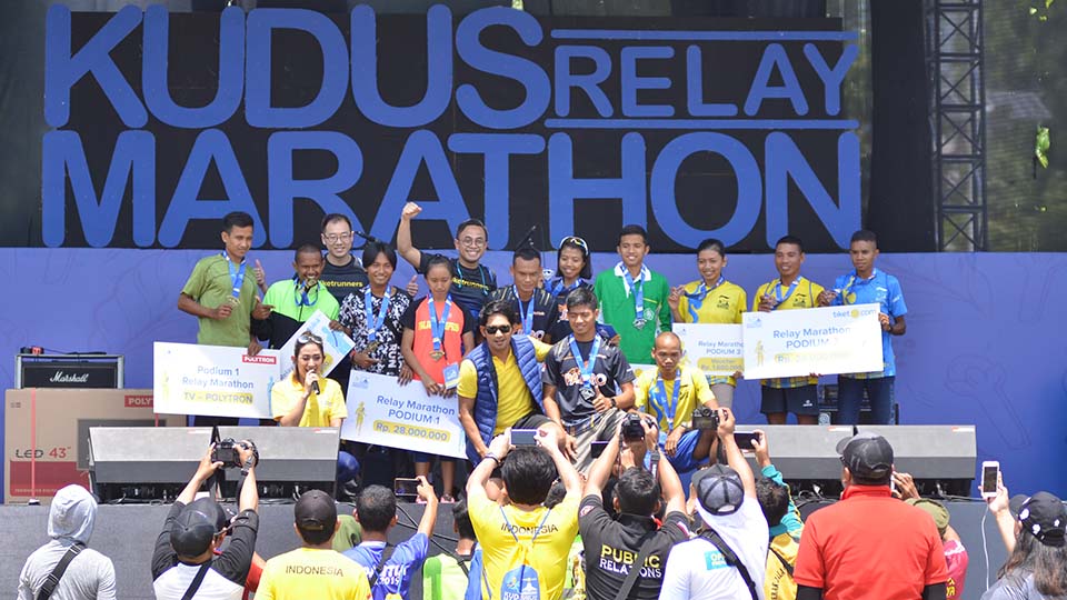 podium pemenang kudus relay marathon 2019