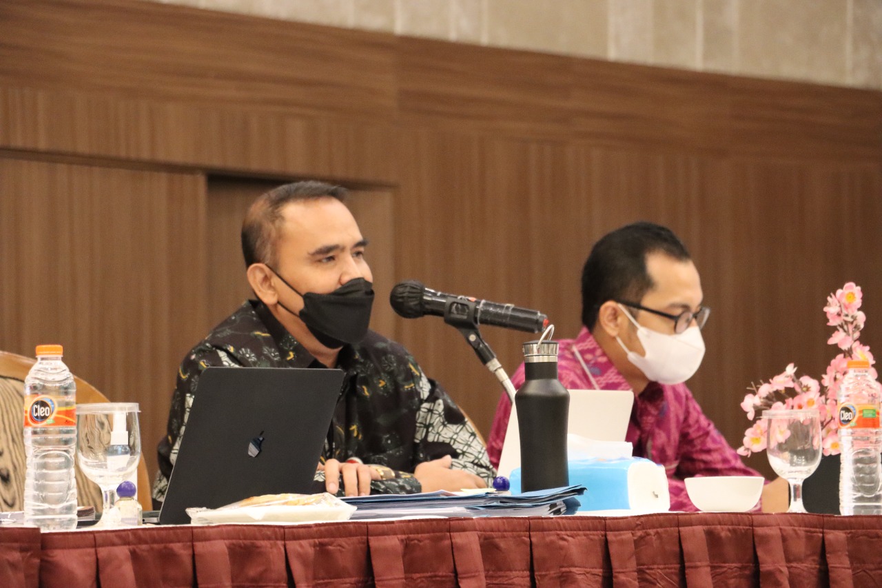 Suasana pembahasan asistensi dan supervisi pemanfaatan e-Portal Legislasi Provinsi Jateng di Hotel Acacia Jakarta.