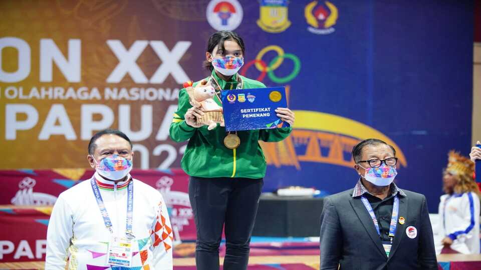 Membanggakan, Mahasiswa UNAIR Berhasil Raih Medali Emas Wushu Pada PON X...