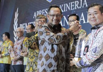 Pemprov DKI Jakarta Terima Penghargaan