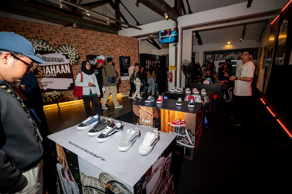 Suasana Vans pop-up store dan wall memorial Ricky Siahaan di vans old skool block party